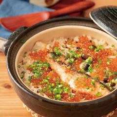 こぐれの名物『サーモンといくらの土鍋ご飯』