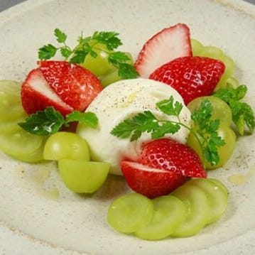 和ビストロ 一_季節フルーツのブッラータ