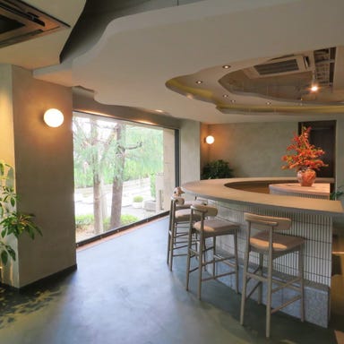 和ビストロ 一_景色と自然光に包まれるランチ空間