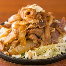 新メニュー！山盛りの肉野郎焼き