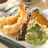 旬の素材を使った天ぷらは季節の味わいをお楽しみいただける一品