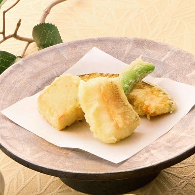 和食鍋処 すし半 川西店_白甘鯛の天ぷら(三切れ)