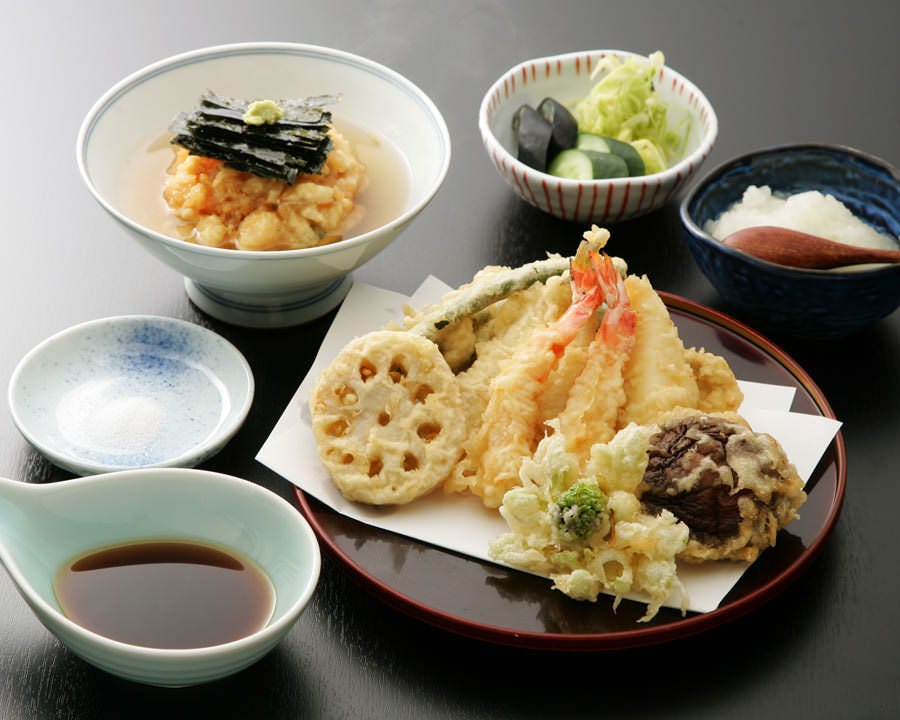 天ぷら定食（寿）
かきあげは天茶、天丼にもできます