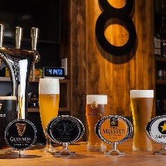 8つのタップからビアマイスターが注ぐ、当店自慢の生ビール