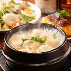 噛めば肉汁が染みでる旨味を堪能できる「肉汁！水餃子」