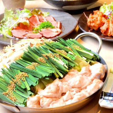 個室完備 九州名物 もつ鍋×鉄鍋餃子 黒船 博多本店_《月・火限定》【2時間飲放付★全5品2500円コース】もつ鍋付きで観光にもぴったり♪