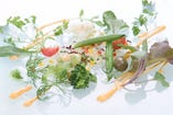 【野菜へのこだわり】福岡産・九州産の野菜をふんだんに使用し、最後まであっさりとお召し上がり頂けるようシェフが趣向を凝らし日々ご提供しております。