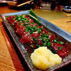 新鮮な砂ずりの刺身はコリコリプリプリの食感が◎
