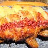 【1日3食限定】大山地鶏ピリ辛照り焼　桜島溶岩プレート