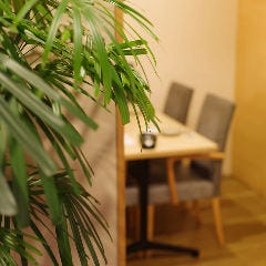 テーブル席の個室もございますので接待やご会食などに最適です