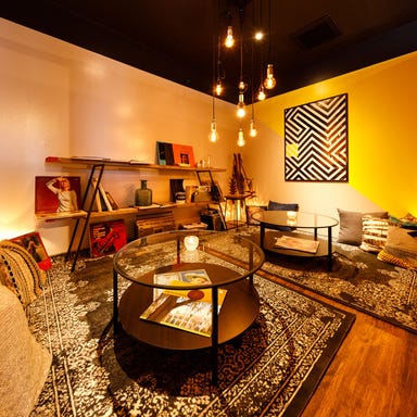 釜焼きピッツァとイタリアン食べ放題 チーズミート 天王寺店_プライベート感漂う、オシャレ空間【隠し扉個室】