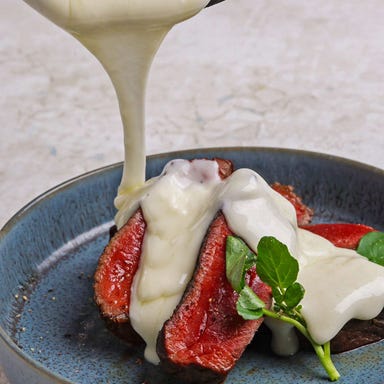 釜焼きピッツァとイタリアン食べ放題 チーズミート 天王寺店_国産黒毛牛ローストビーフの熱々チーズ