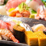 和職人が握る本格寿司。ネタの良さと匠の技を堪能ください
魚屋直営ならでは！四季旬味を鮨で味わう贅沢