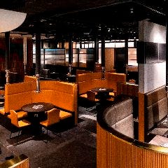 ソファーのお席でゆったりくつろぎながら美酒をお楽しみください