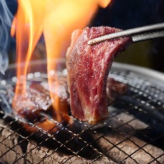 数ある牛角の中でも珍しく、七輪で焼肉をお楽しみいただけます！