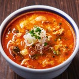 「テグタンスープ」はじっくり煮込んだ辛味が旨い！