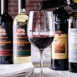 本場イタリア産を中心とした約30種の種類豊富なワインを常備