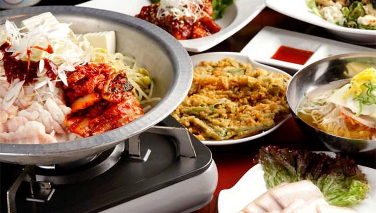 名物の冷麺をはじめ、バラエティ豊かな韓国料理が大集合！