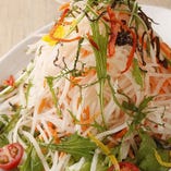 【２】　◆北海道・契約農家の野菜◆
　　　　釜揚げシラスのグリーンサラダ～和風ドレッシング～