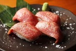 土日祝[20食限定]近江牛の炙り大トロ寿司（1貫）