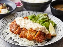 濃厚なタルタルとジューシーなチキン南蛮