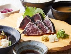 魚が食べたい時に!鰹タタキ御膳がおすすめ