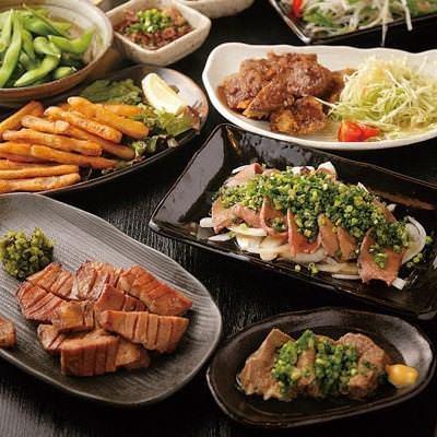 名物料理の牛タンねぎまみれや牛タンなどの料理が並んでいる様子