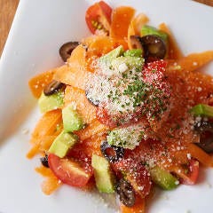彩り豊かな料理の数々は、目と舌で二度お愉しみいただけます