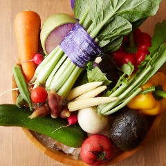 農家から仕入れる旬の野菜は旨味が強く、みずみずしい味わい