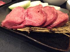 ギンホル 厚切り牛タンと馬刺し×個室