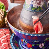 中国伝統の七宝焼き「景泰藍」の鍋でラムしゃぶをご堪能