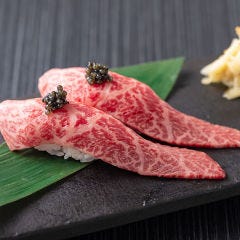 和牛の炙り寿司 　キャビアのせ　2貫