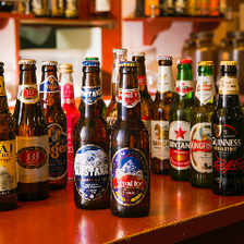 18種類以上の海外厳選ビールで乾杯