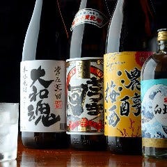 厳選して仕入れた日本酒や焼酎が料理の味をさらに引き立てます