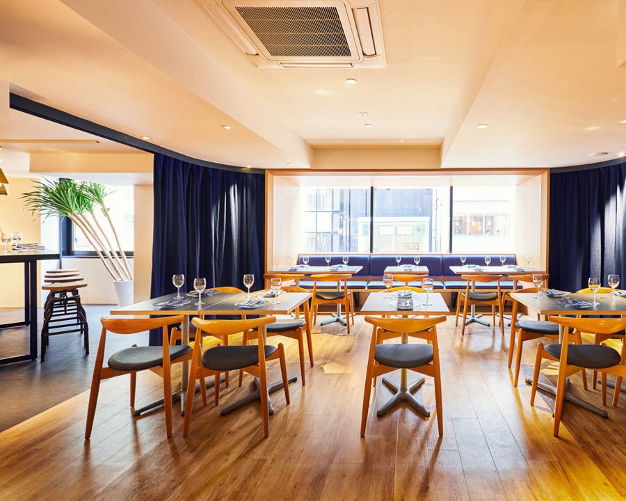 木を基調としたメリプリンチペッサ 銀座店の店内