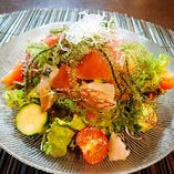 色彩り海鮮サラダ