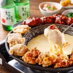 とろとろのチーズに唐揚げやお肉を絡ませて楽しんでください