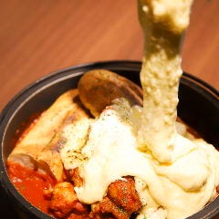 ピリ辛×チーズ！ヤミツキになる濃厚な組み合わせを味わって♪