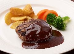 アジオ自慢の炭火焼きハンバーグ180ｇです。