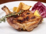 九州産「みつせ鶏」骨付き肉の炭火焼き