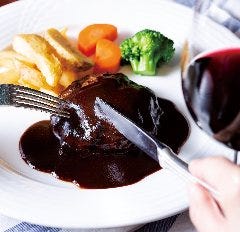 セットドリンクは＋￥330でグラスワインにも変更できます。