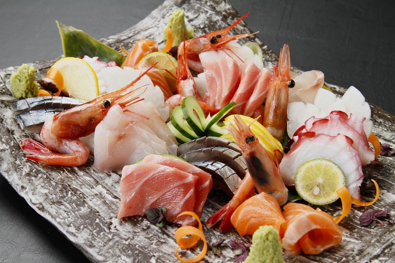 ■毎日直送される新鮮魚介
特に刺身と握り寿司がおすすめです