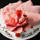 誕生日や記念日には肉プレートをご用意