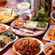 ボッサムや鶏肉とじゃが芋煮込みなど韓国料理を満喫！飲み放題付『味鮮館の韓国料理コース』全10品