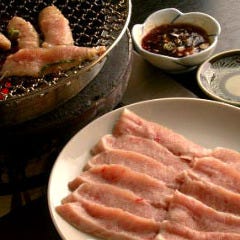 炭火焼肉 トロとん亭