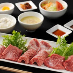 ランチでは黒毛和牛の焼肉や肉料理がリーズナブルに楽しめます