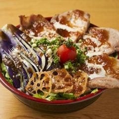 鹿児島県産「茶美豚」の炭火焼きローストポーク丼