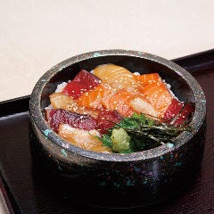 具材たっぷり豪快海鮮丼！