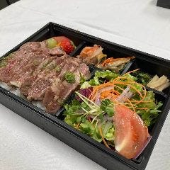 人気No1！牛ロース肉のステーキ弁当