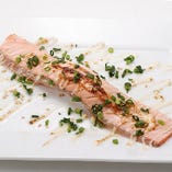 炙りジャンボとろサーモン Broiled Fatty Jumbo Salmon